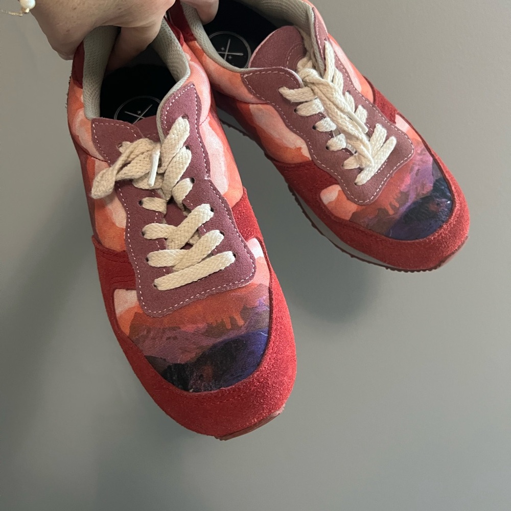 inkkas Red Multicolor Mountain Patterned Low-Top Sneakers